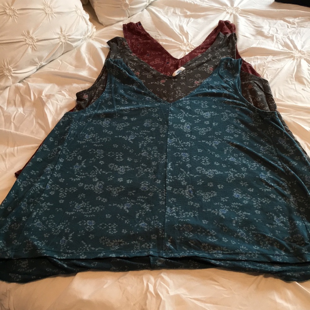 Old Navy tanks set of three large